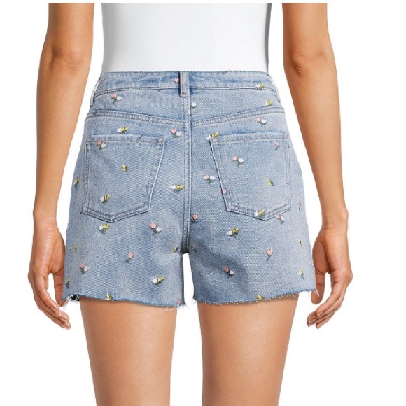 Woman’s embroidered denim shorts. High rise 3.5 inseam true to fit size 14 - Picture 4 of 8